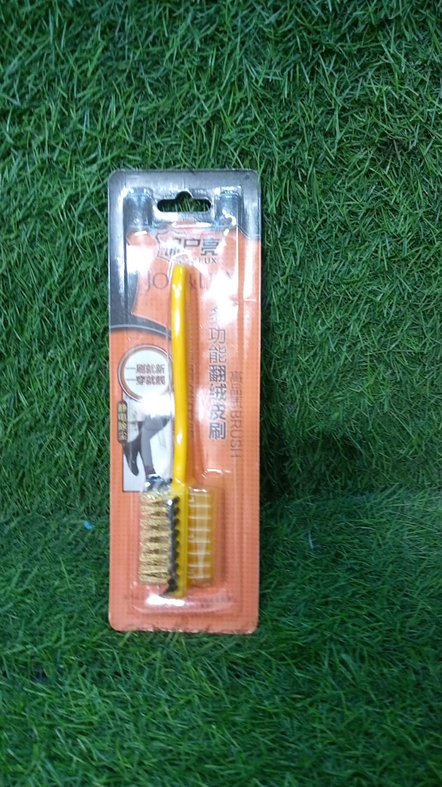High-quality portable shoe brush with three sides, versatile for home use on various shoes. High-quality portable shoe brush with three sides, versatile for home use on various shoes.